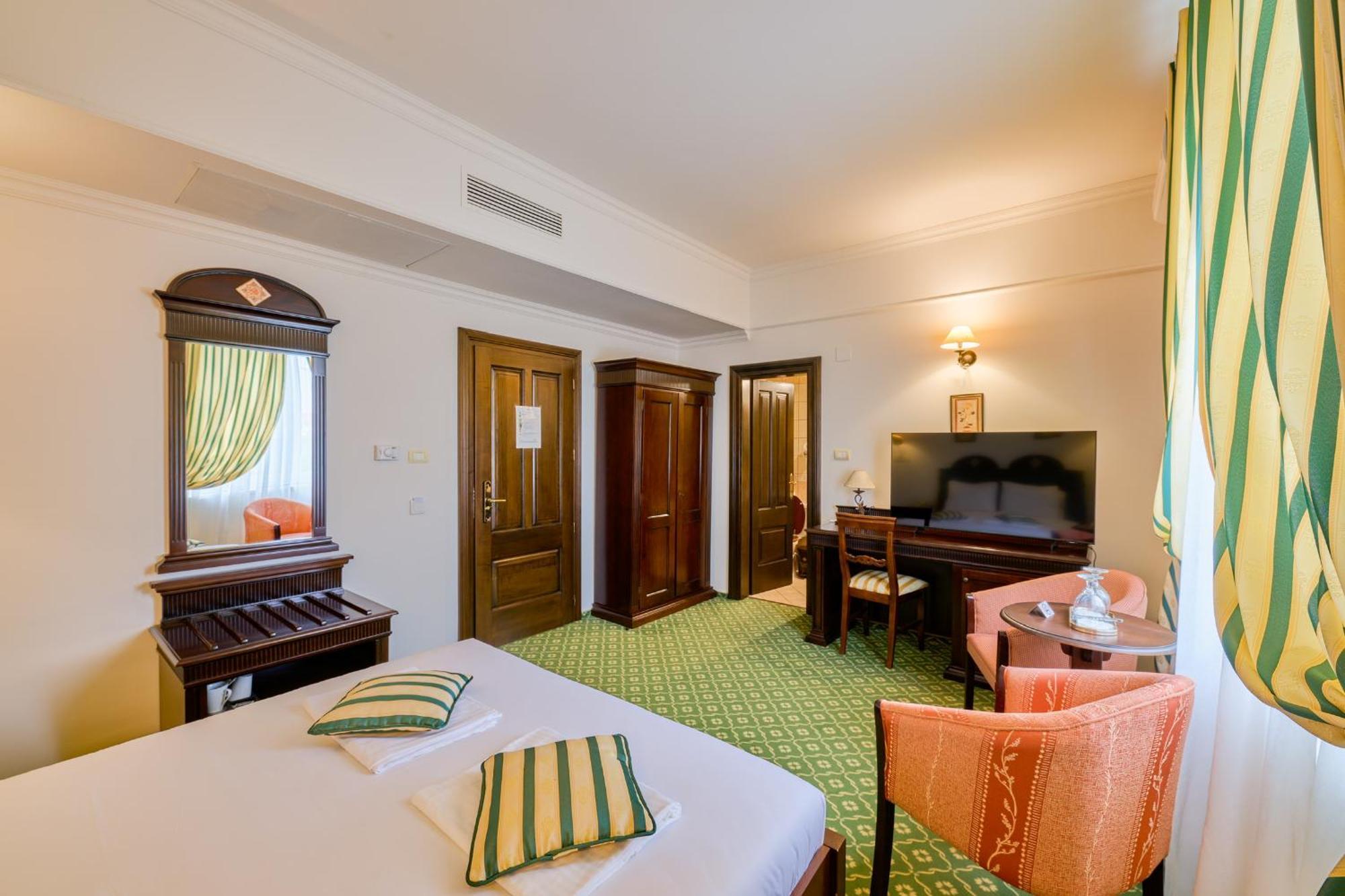 Hotel Classico Тимишоара Экстерьер фото