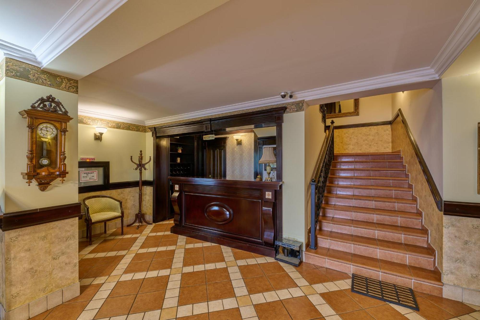 Hotel Classico Тимишоара Экстерьер фото